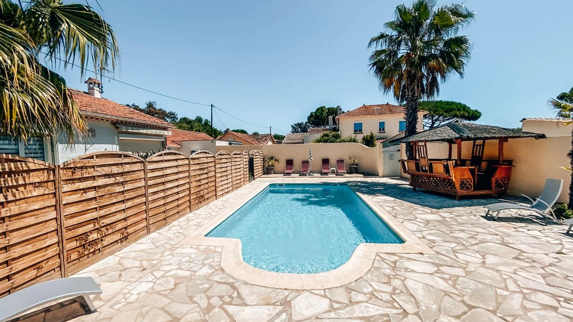 Reve D'Azur En Bord De Mer A La Nartelle Avec Piscine Dans La Residence, Terrasse, Bbq, 2 Chambres 2 Sdb Logement De 35M2 Draps Inclus Sainte-Maxime Holiday home