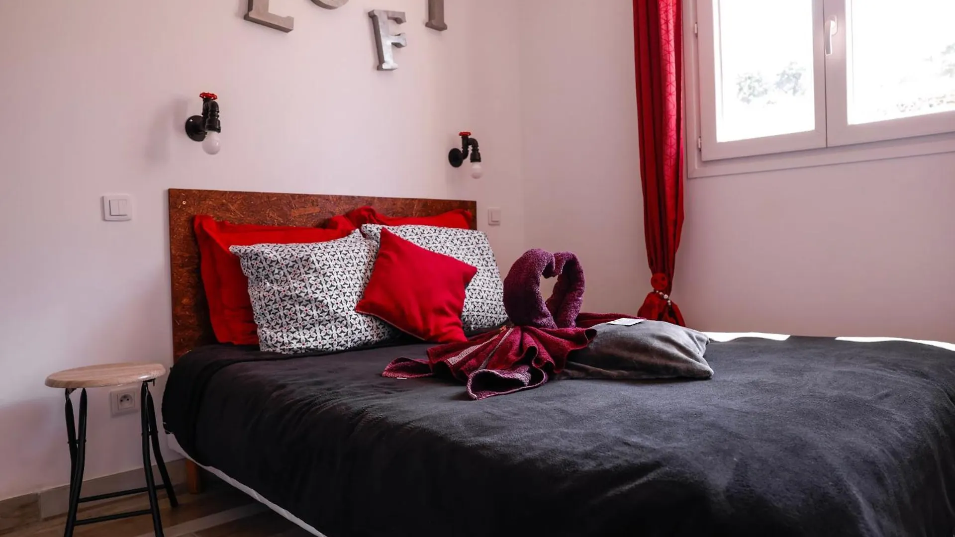 Reve D'Azur En Bord De Mer A La Nartelle Avec Piscine Dans La Residence, Terrasse, Bbq, 2 Chambres 2 Sdb Logement De 35M2 Draps Inclus Sainte-Maxime 0*,  France