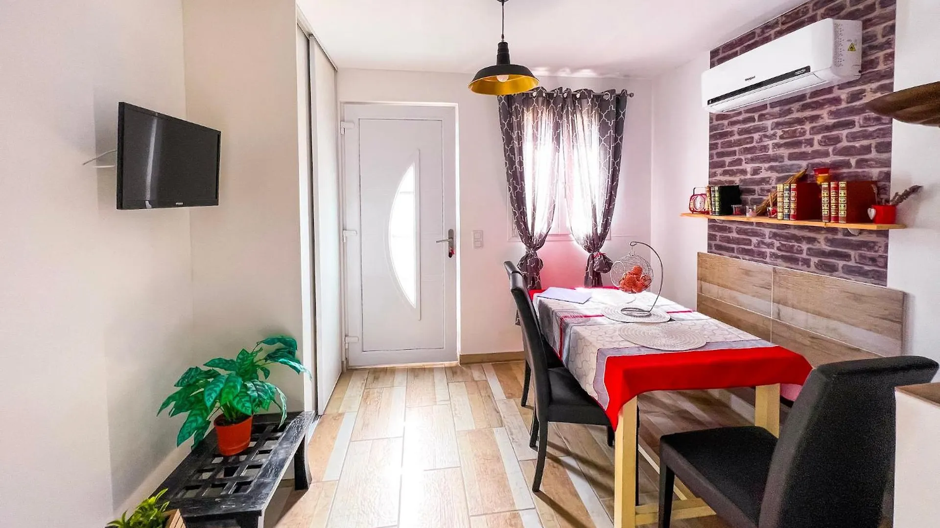 Holiday home Reve D'Azur En Bord De Mer A La Nartelle Avec Piscine Dans La Residence, Terrasse, Bbq, 2 Chambres 2 Sdb Logement De 35M2 Draps Inclus Sainte-Maxime France